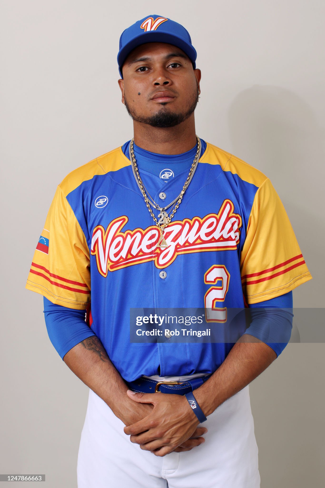 Luis Arráez in blue/gold throwback jersey
